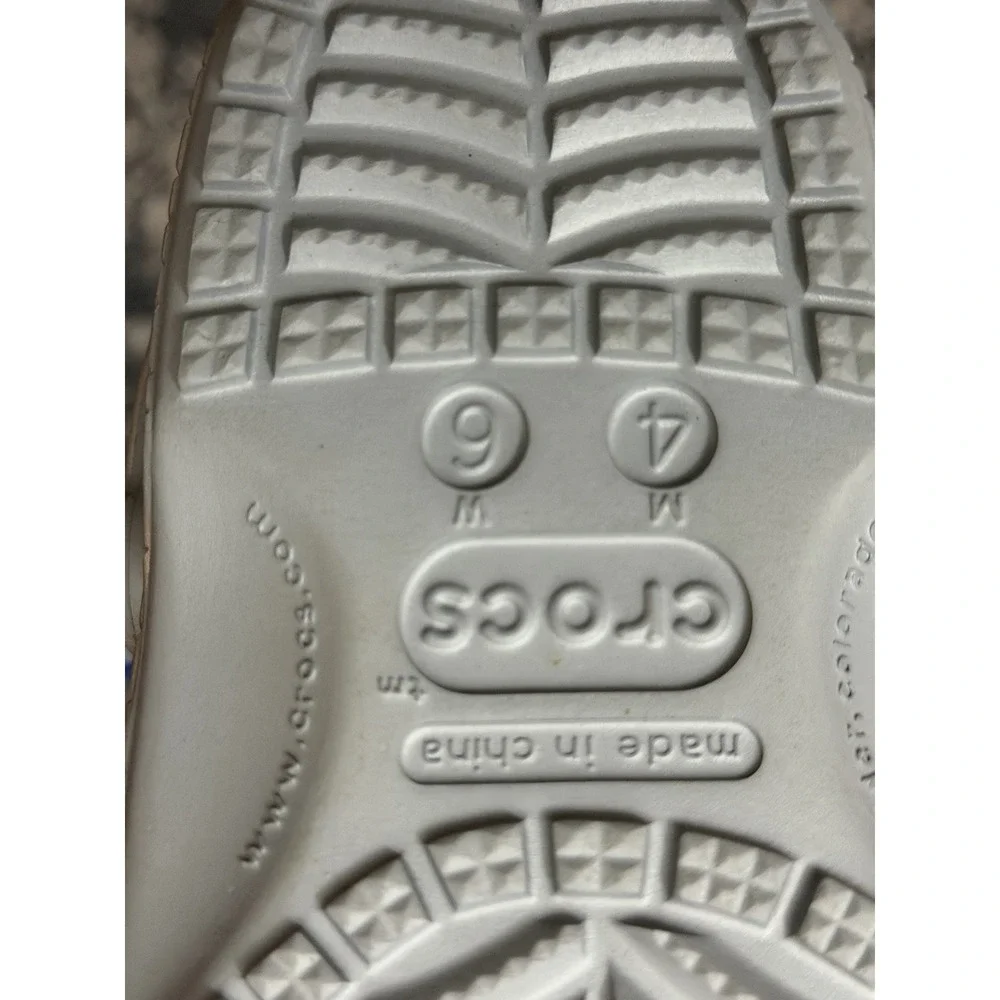 New Crocs Unisex-Adult Classic Crocskin Clogs Silver Metallic Size 4 Men 6 Wmn